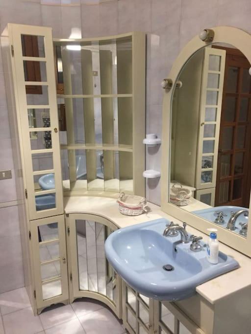 Benvenuti A Casa Sicilian Apartment Palermo 泰尔米尼伊梅雷塞 外观 照片