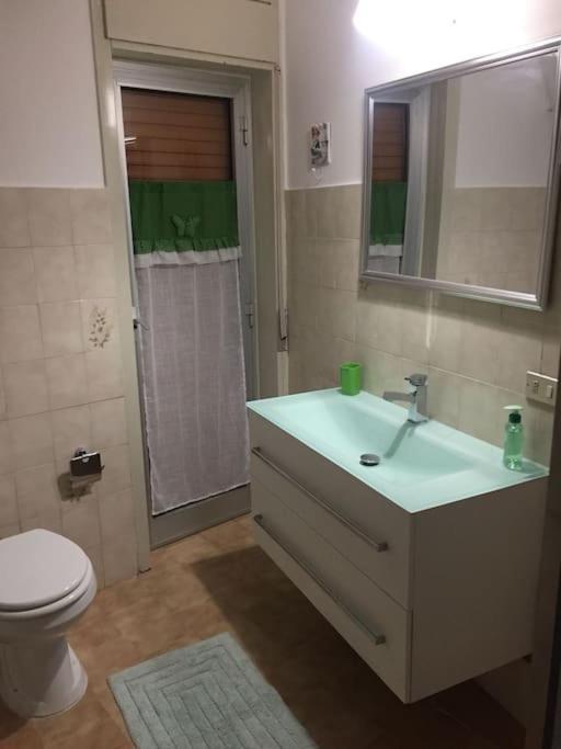 Benvenuti A Casa Sicilian Apartment Palermo 泰尔米尼伊梅雷塞 外观 照片