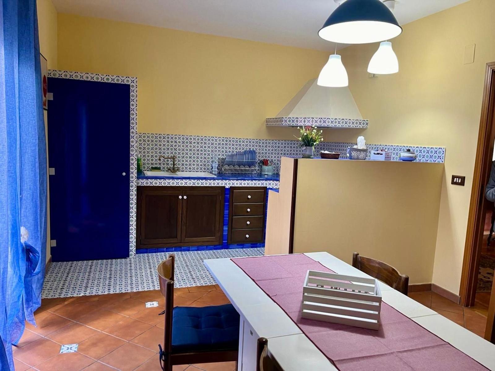 Benvenuti A Casa Sicilian Apartment Palermo 泰尔米尼伊梅雷塞 外观 照片